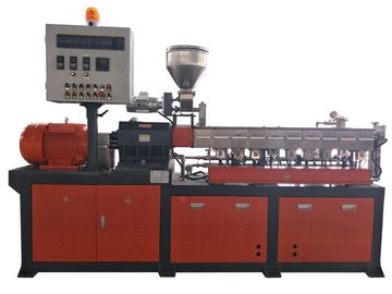 पीई एबीएस पीए पीबीटी मास्टर बैच विनिर्माण मशीन 30-50 किलो / एच क्षमता 600 आरपीएम टोक़