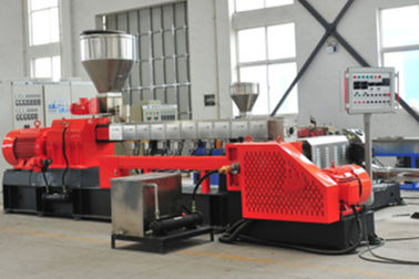 चीन 500 - 600 किलो / घंटा क्षमता के साथ हाई स्पीड मिक्सर पीवीसी पेलेटिटिंग मशीन फैक्टरी